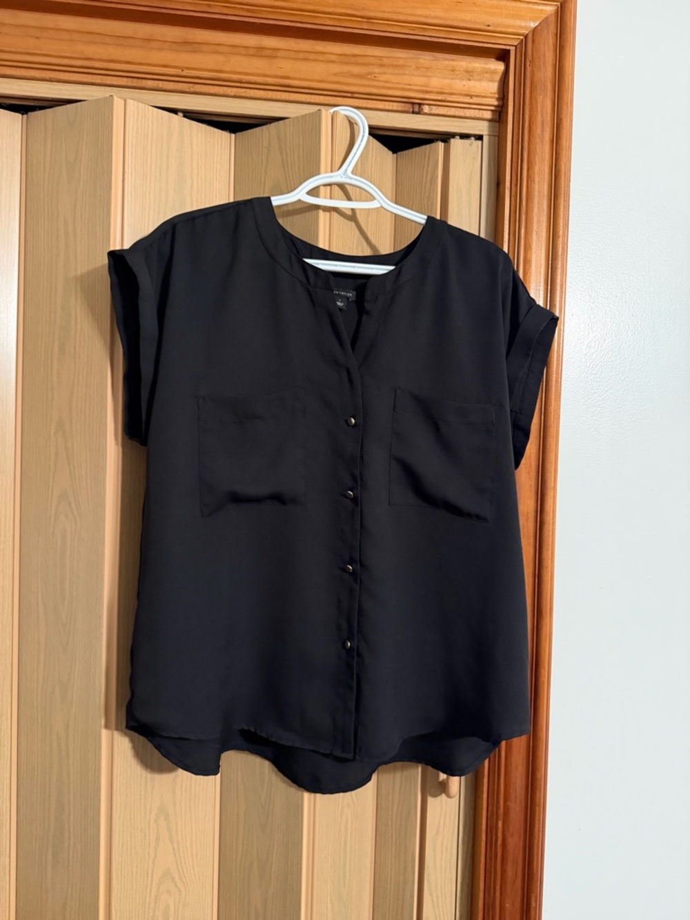 Ann Taylor Black Short-Sleeve Button Front Blouse